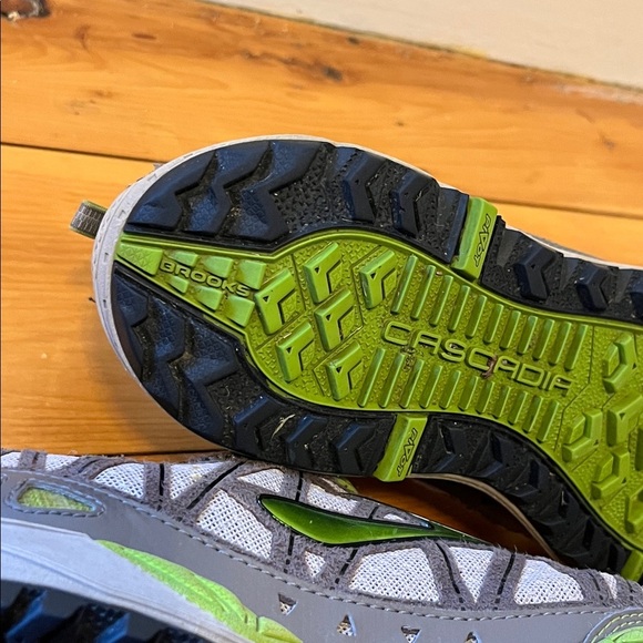 BROOKS Cascadia 8 Trail Running Sneakers Shoes All Terrain Women’s 7 Gray Green - Picture 9 of 11